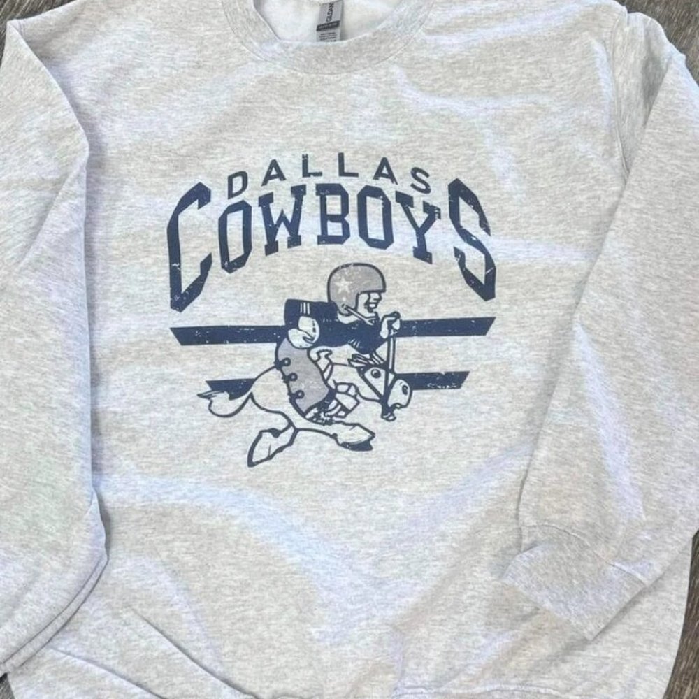 Dallas Cowboys 90s Retro NFL Football Crewneck Sweatshirt